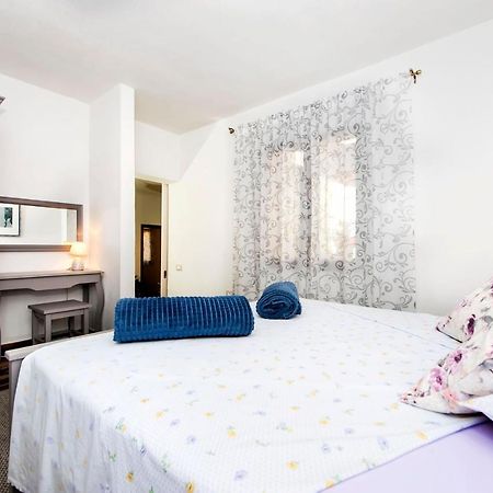 Apartments Karmen ロヴィニ エクステリア 写真