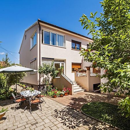 Apartments Karmen ロヴィニ エクステリア 写真