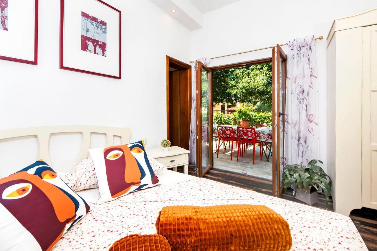 Apartments Karmen ロヴィニ エクステリア 写真