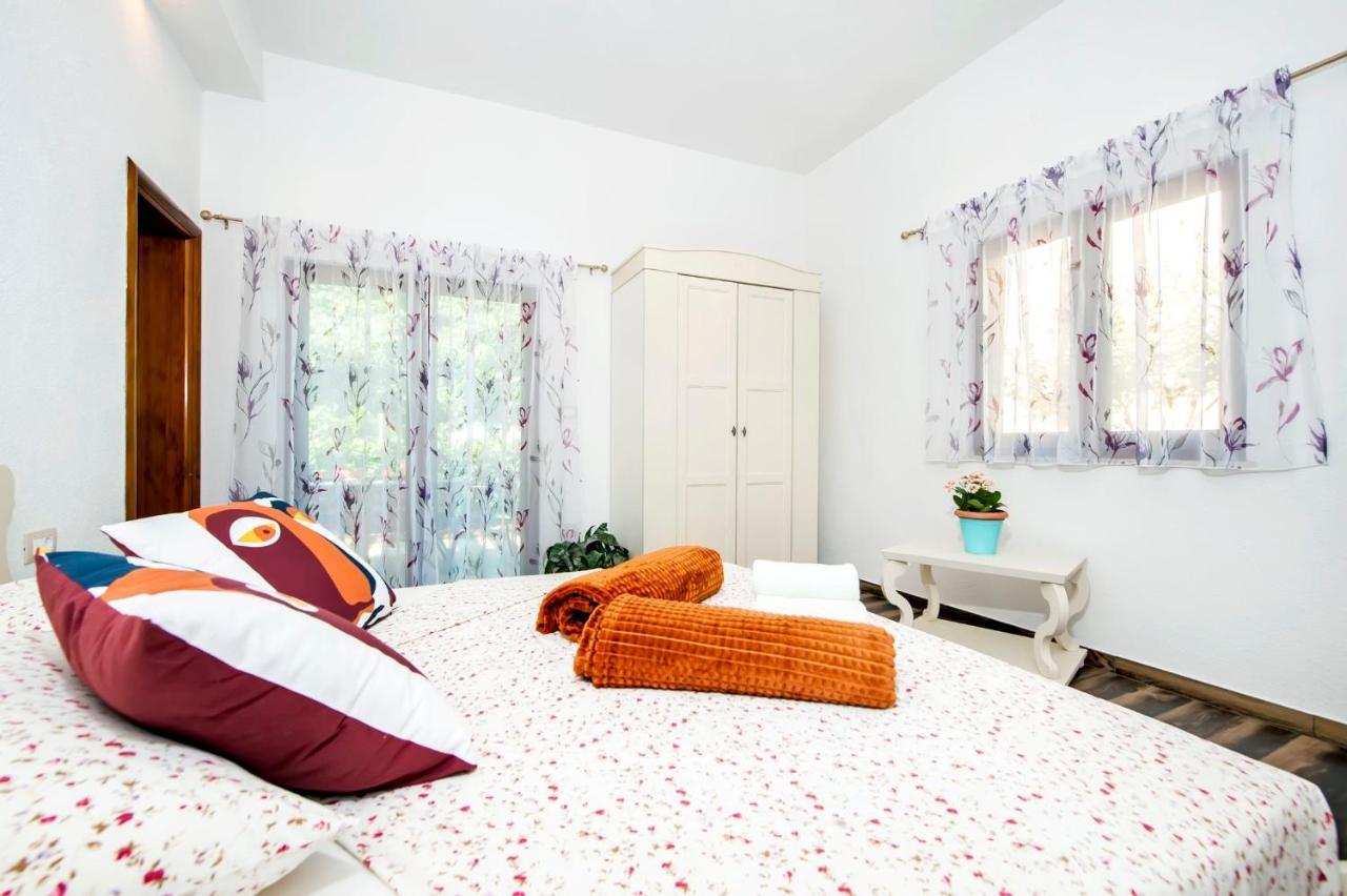 Apartments Karmen ロヴィニ エクステリア 写真