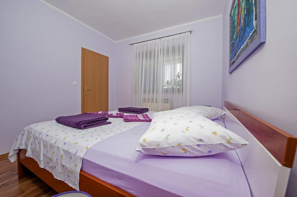 Apartments Karmen ロヴィニ エクステリア 写真
