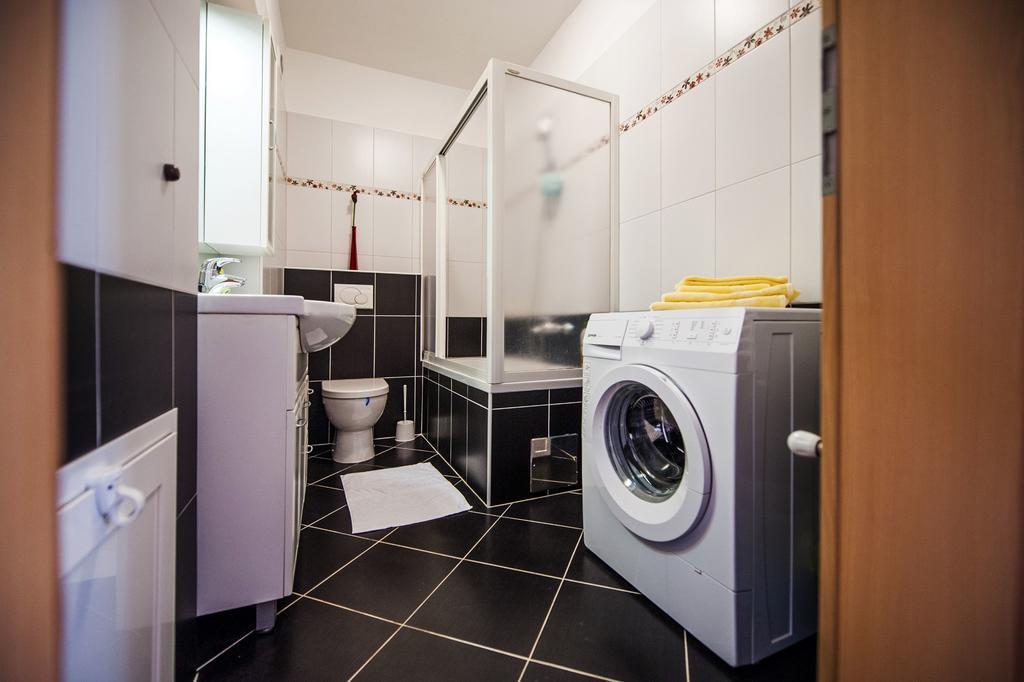 Apartments Karmen ロヴィニ エクステリア 写真