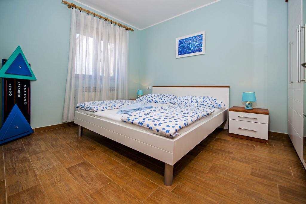 Apartments Karmen ロヴィニ エクステリア 写真