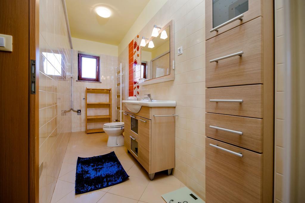 Apartments Karmen ロヴィニ エクステリア 写真
